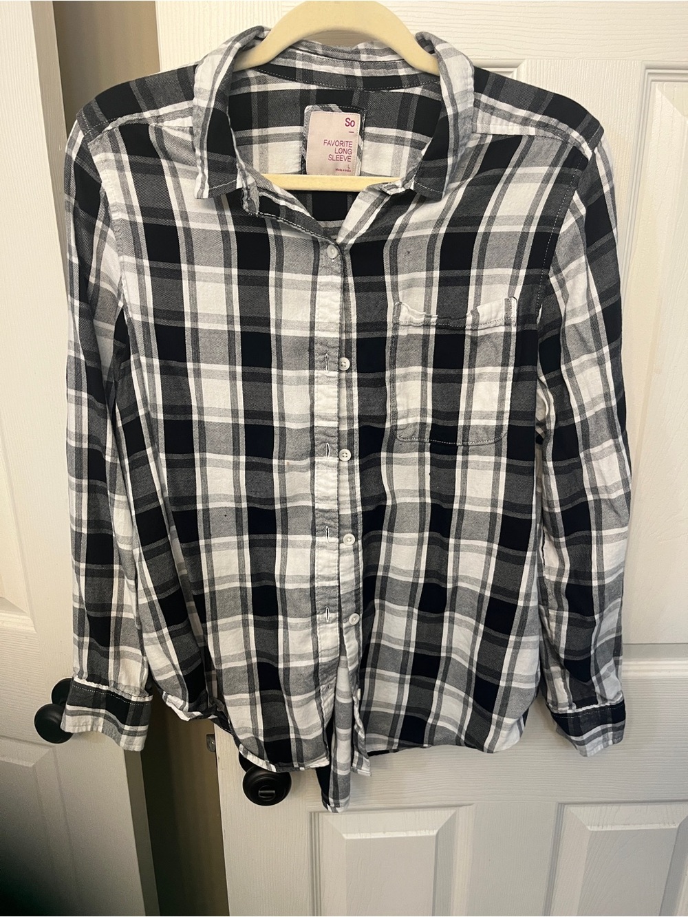 SO Women’s Black and White Plaid Long Sleeve Shirt size L